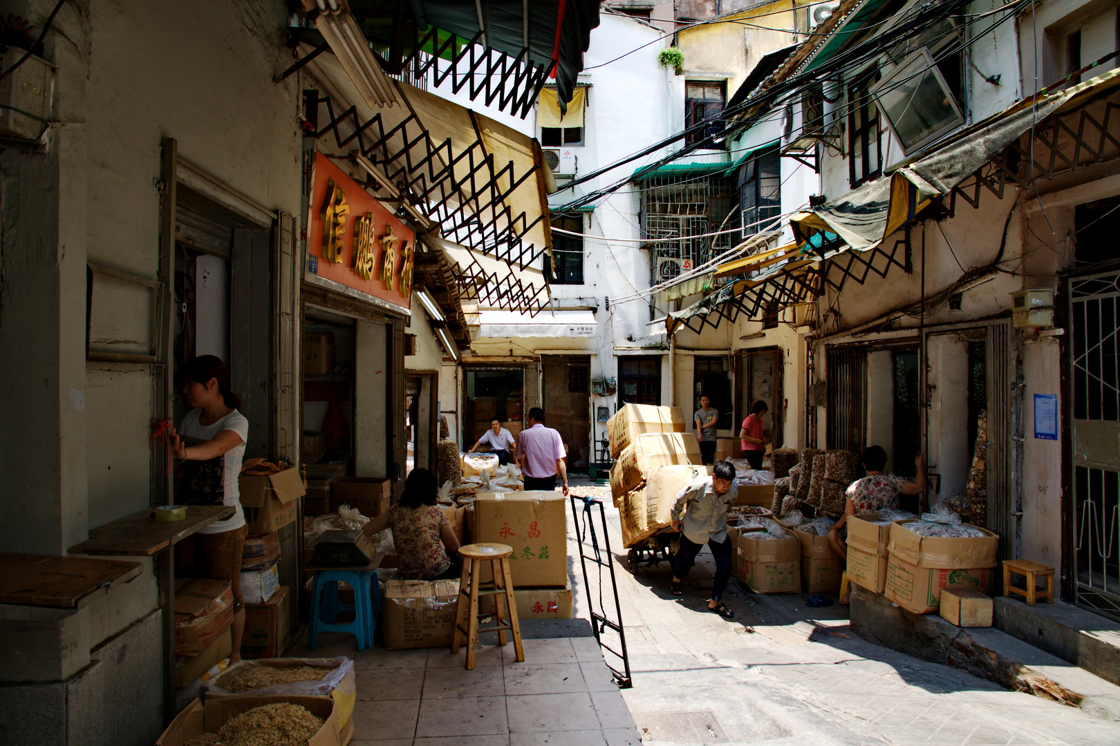 Streetlife in Guangzhou (2)