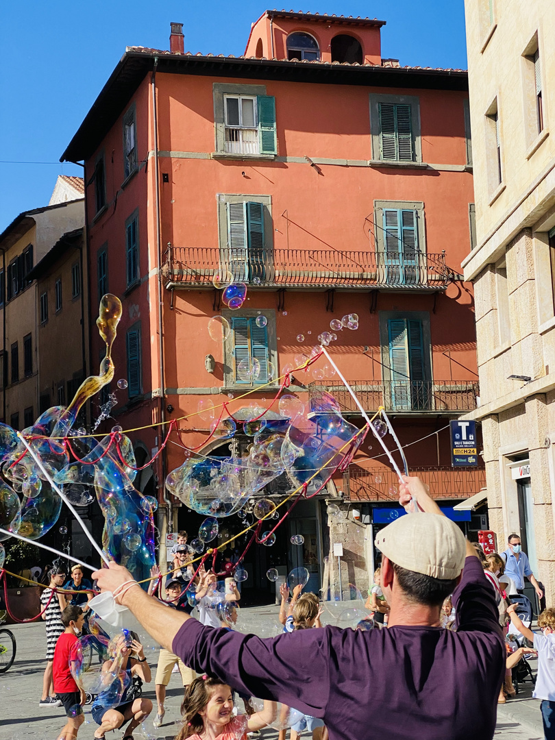 Streetlife in Pisa