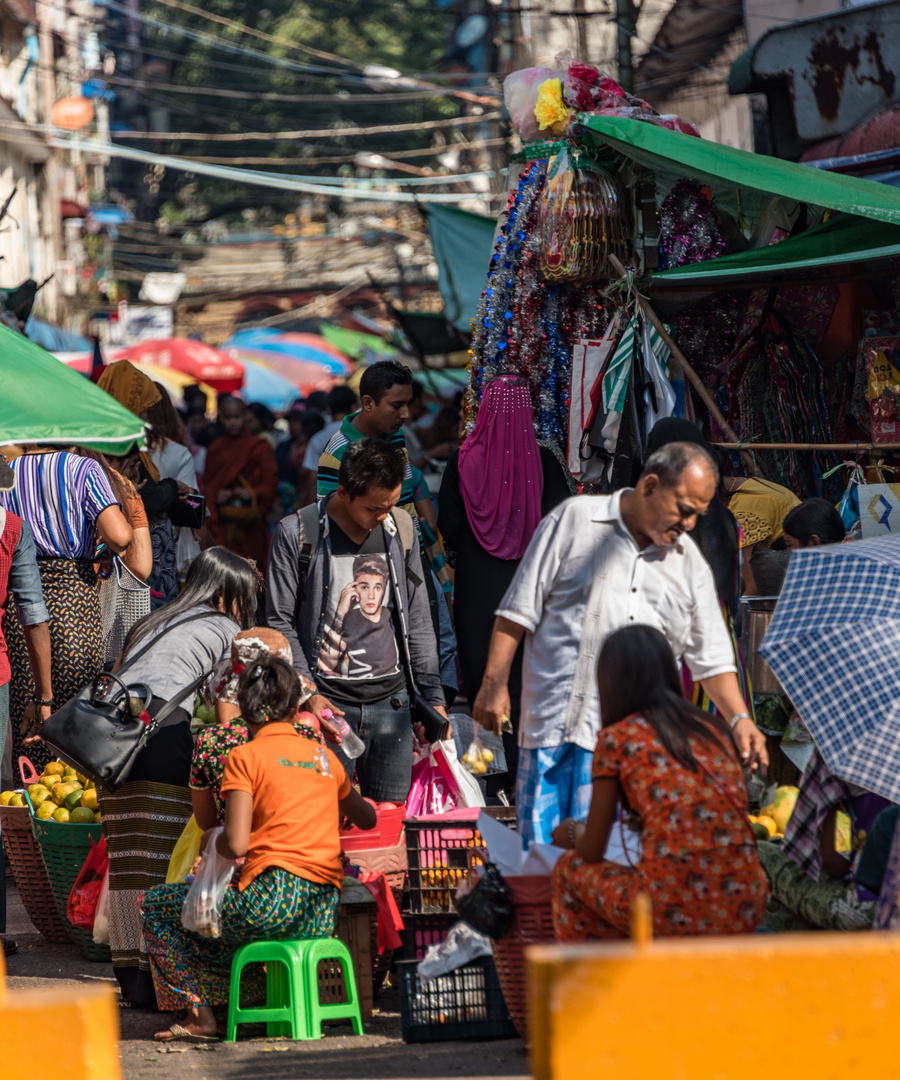 Streetlife in Yangon