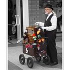 Streetlife mit Musik (Organ-grinder in Wuppertal Barmen)