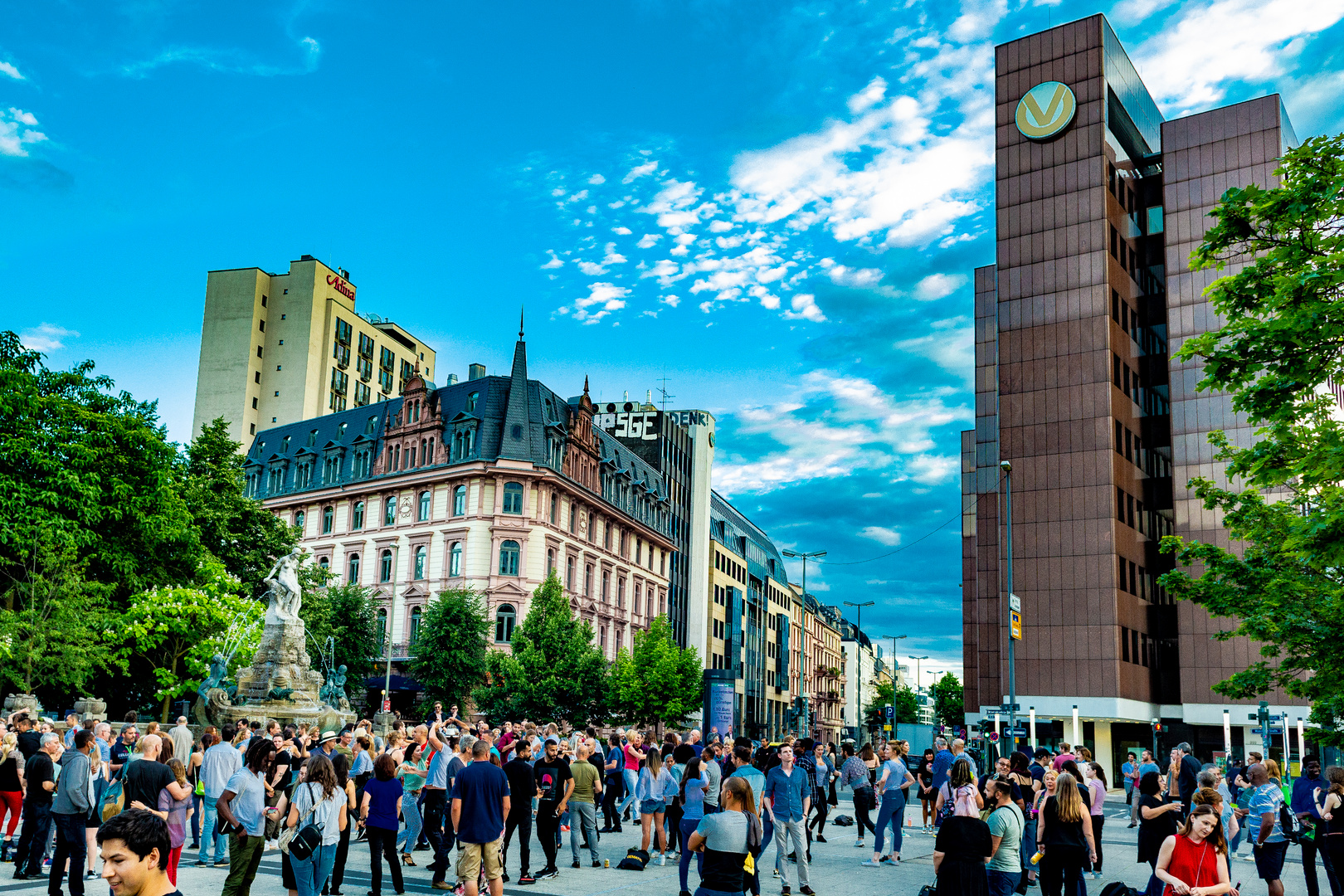 streetsalsa in frankfurt 'das leben nach draussen verlagern'