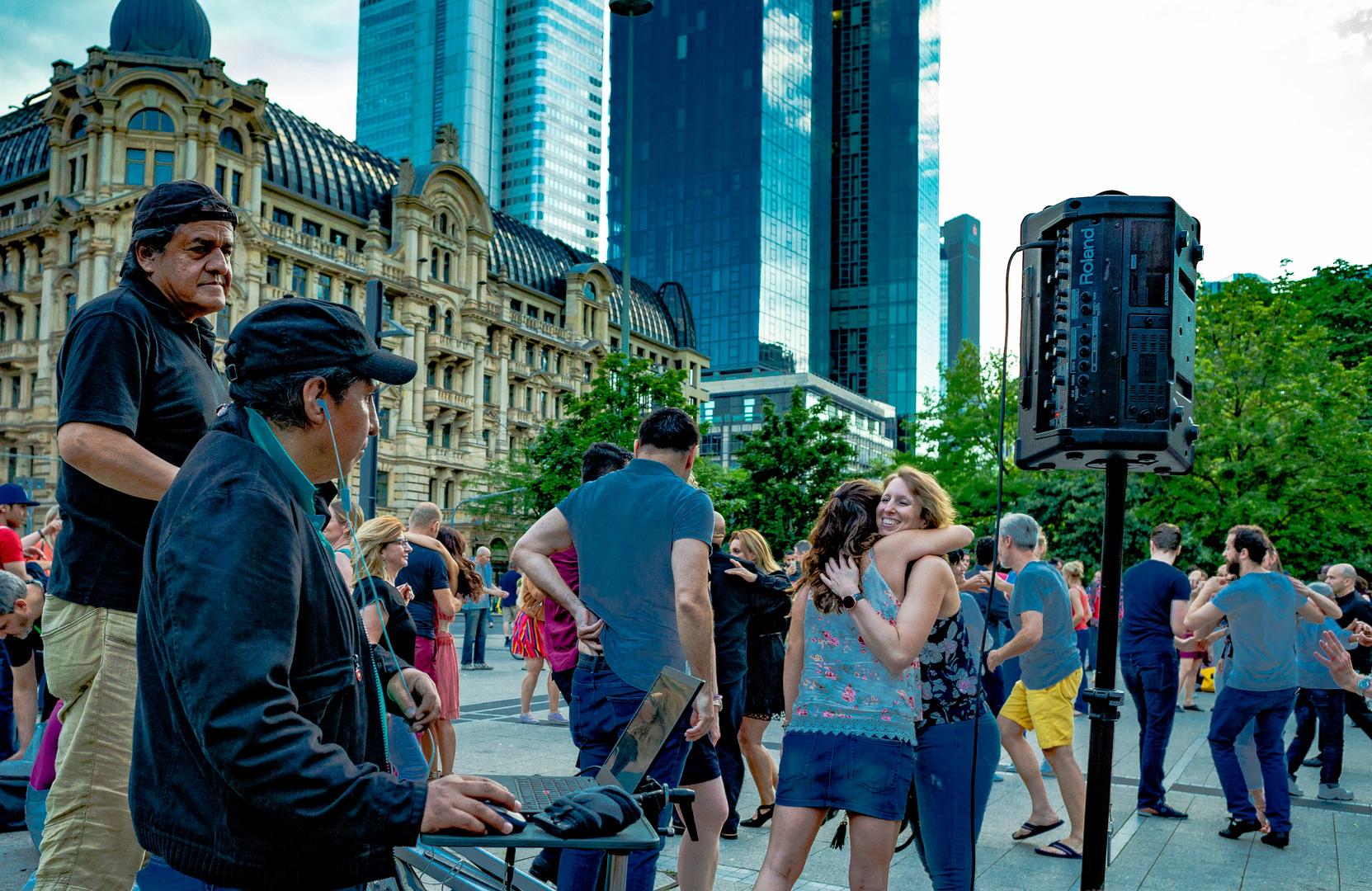 streetsalsa in frankfurt 'das leben nach draussen verlagern'