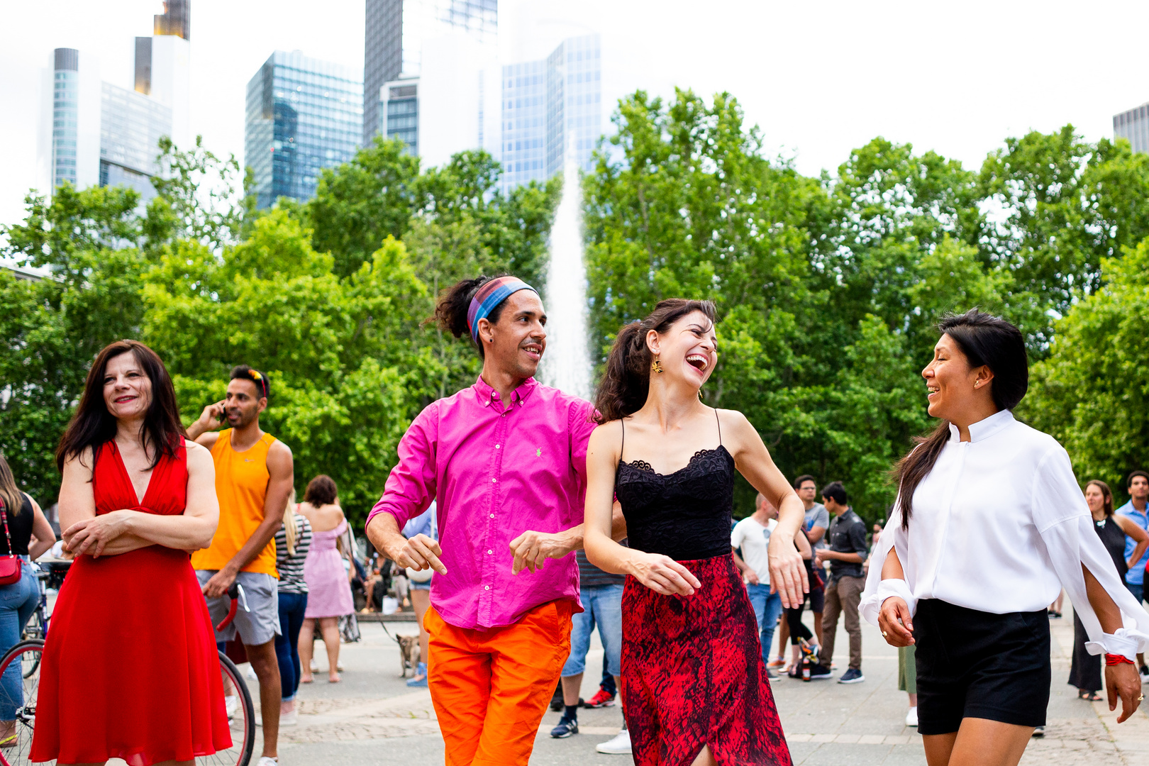 streetsalsa in frankfurt 'das leben nach draussen verlagern'