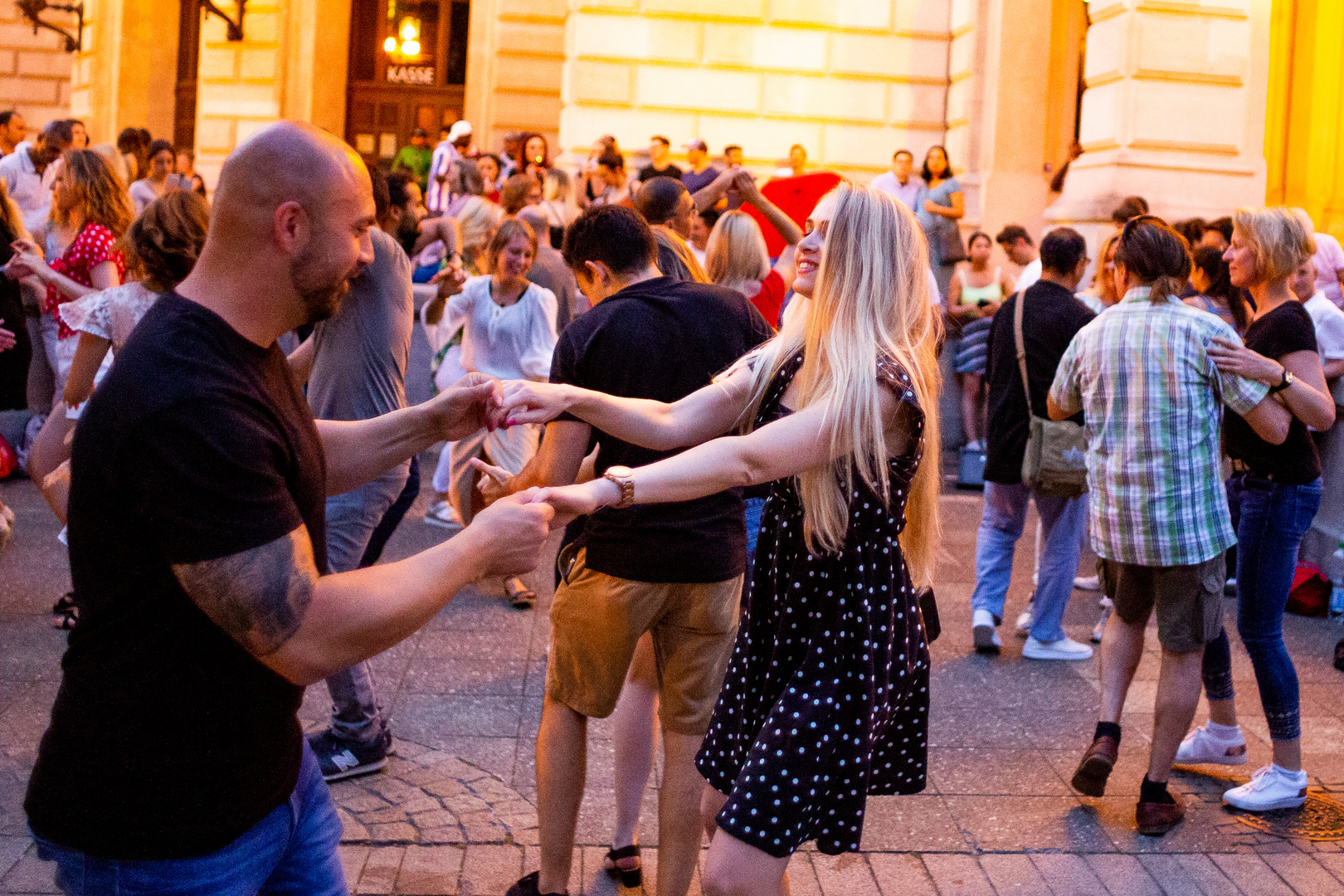 streetsalsa in frankfurt 'das leben nach draußen verlagern