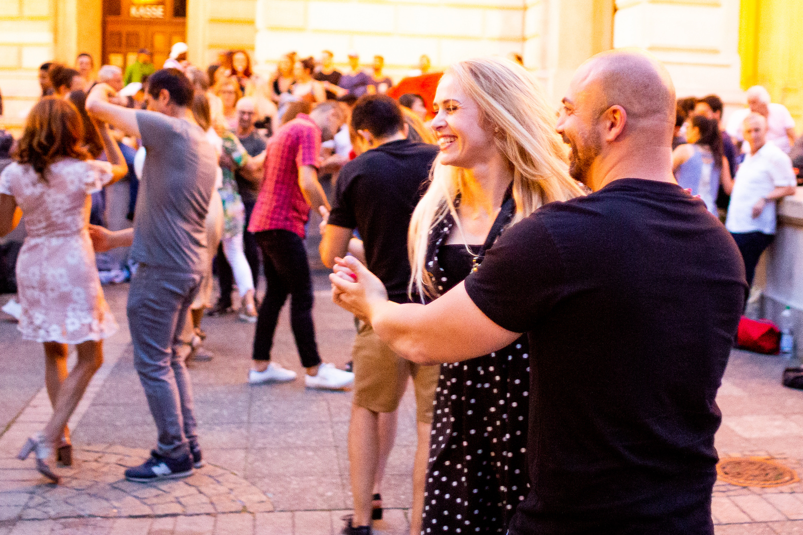 streetsalsa in frankfurt 'das leben nach draußen verlagern