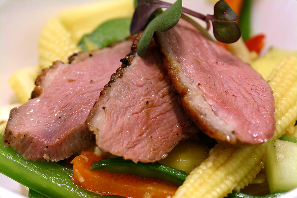 Streifen von der Entenbrust auf pikantem Salat II