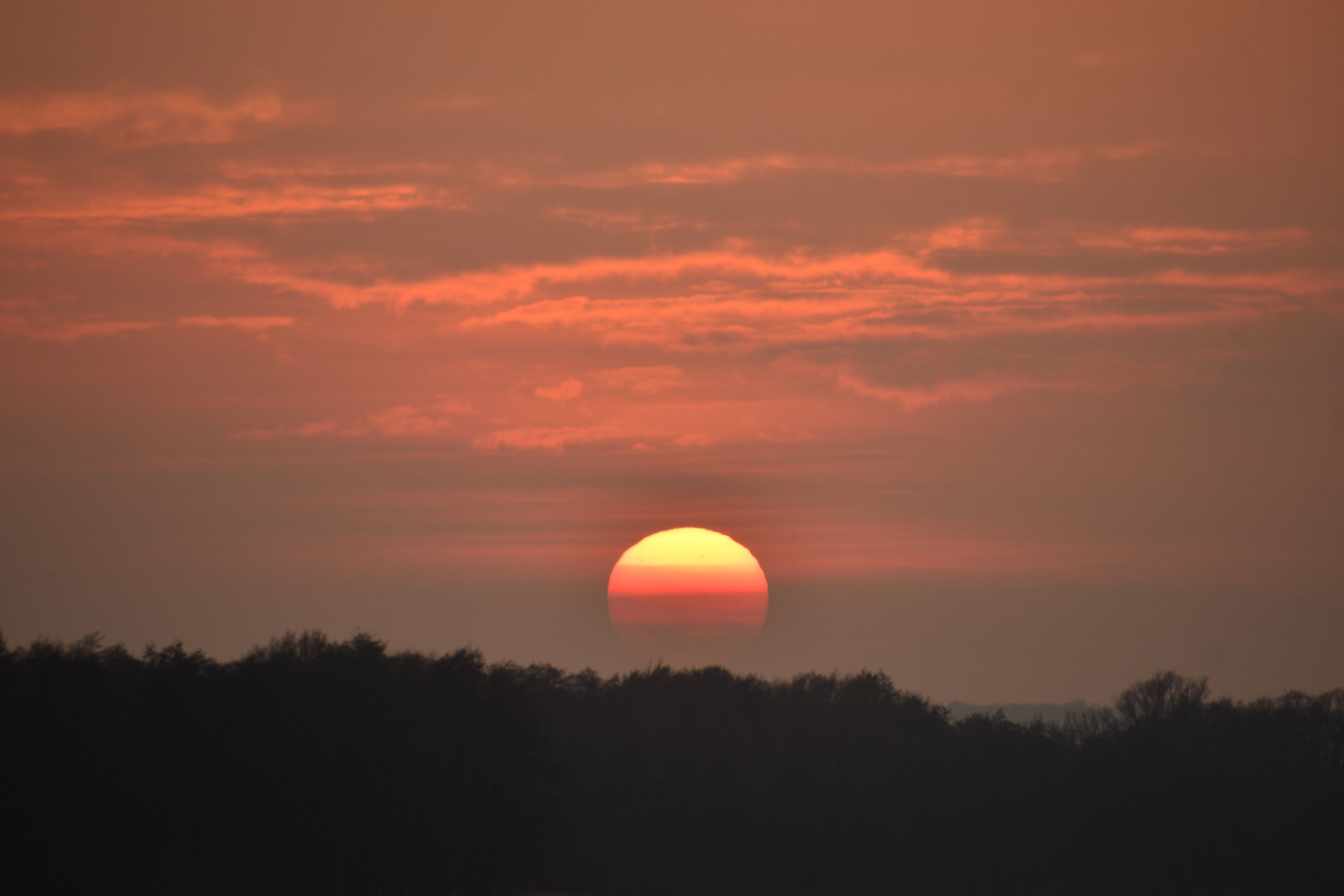 Streifenweise Sonnenuntergang