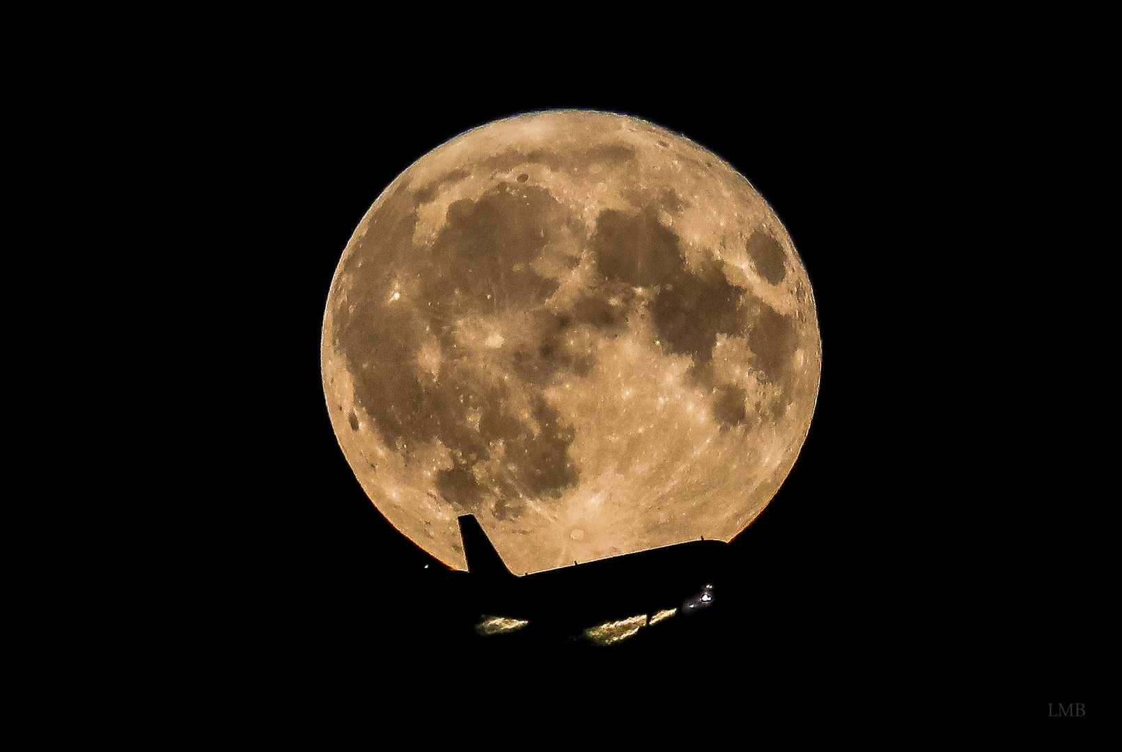 Streifschuß bei Vollmond