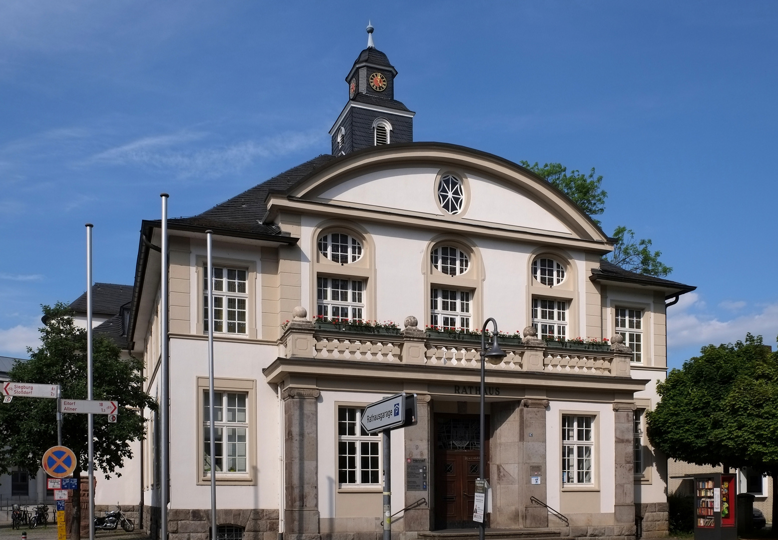 Streifzug durch Hennef  -  das historische Rathaus