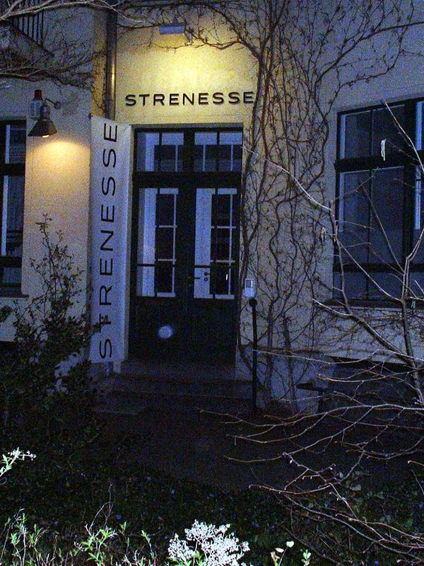 strenesse, B