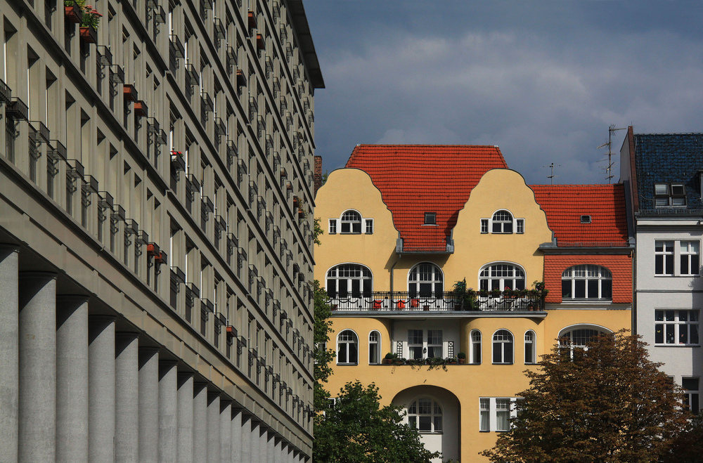 Strenge Fassaden und romantische Giebel