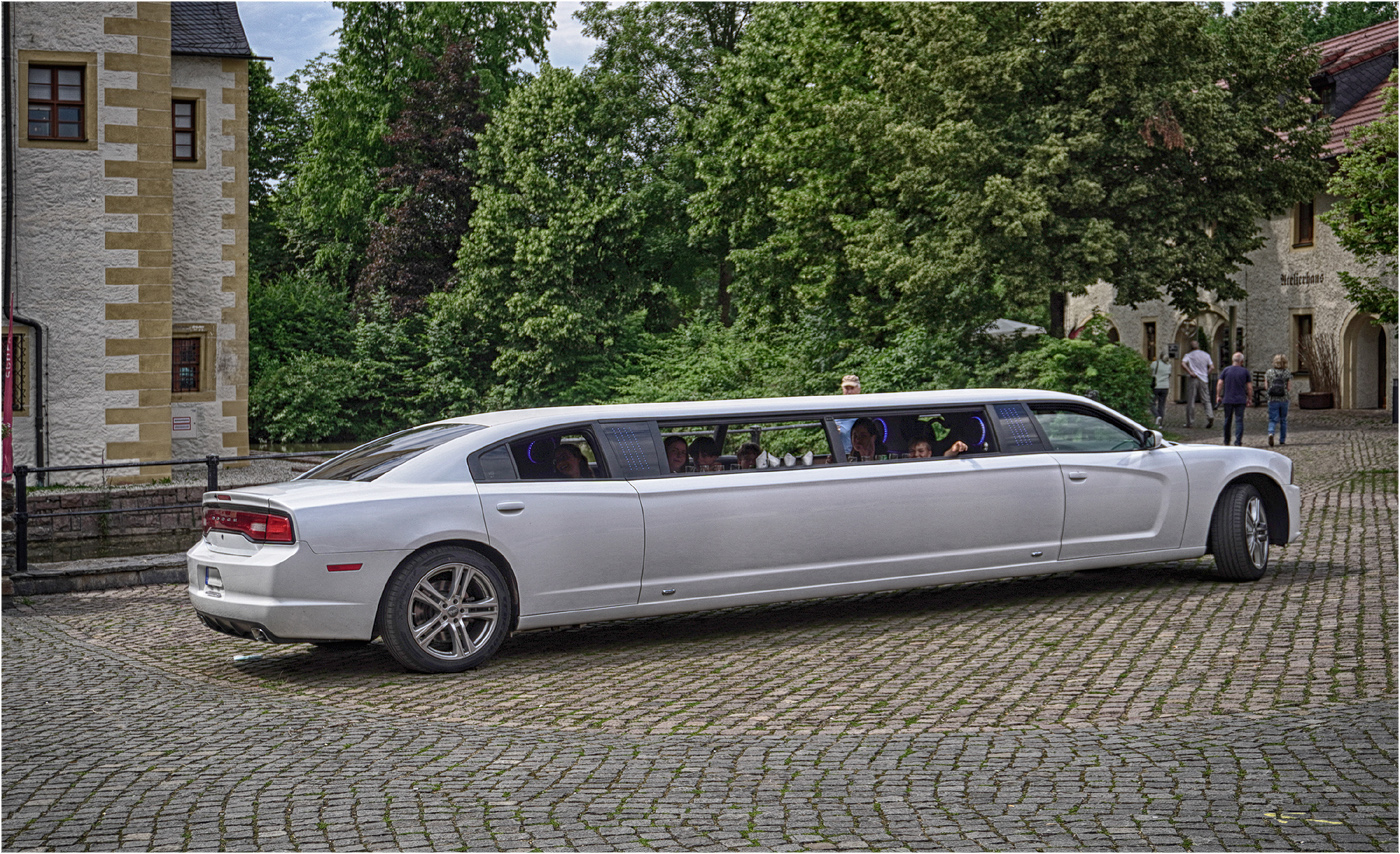 Stretch-Limousine Im Schloßhof Klaffenbach