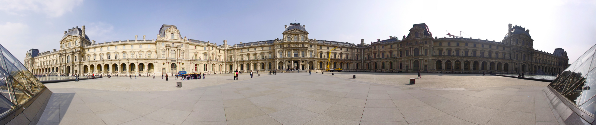 Stretch the Louvre