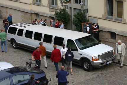 Stretchlimo, die Alternative zum öffentlichen Nahverkehr ?