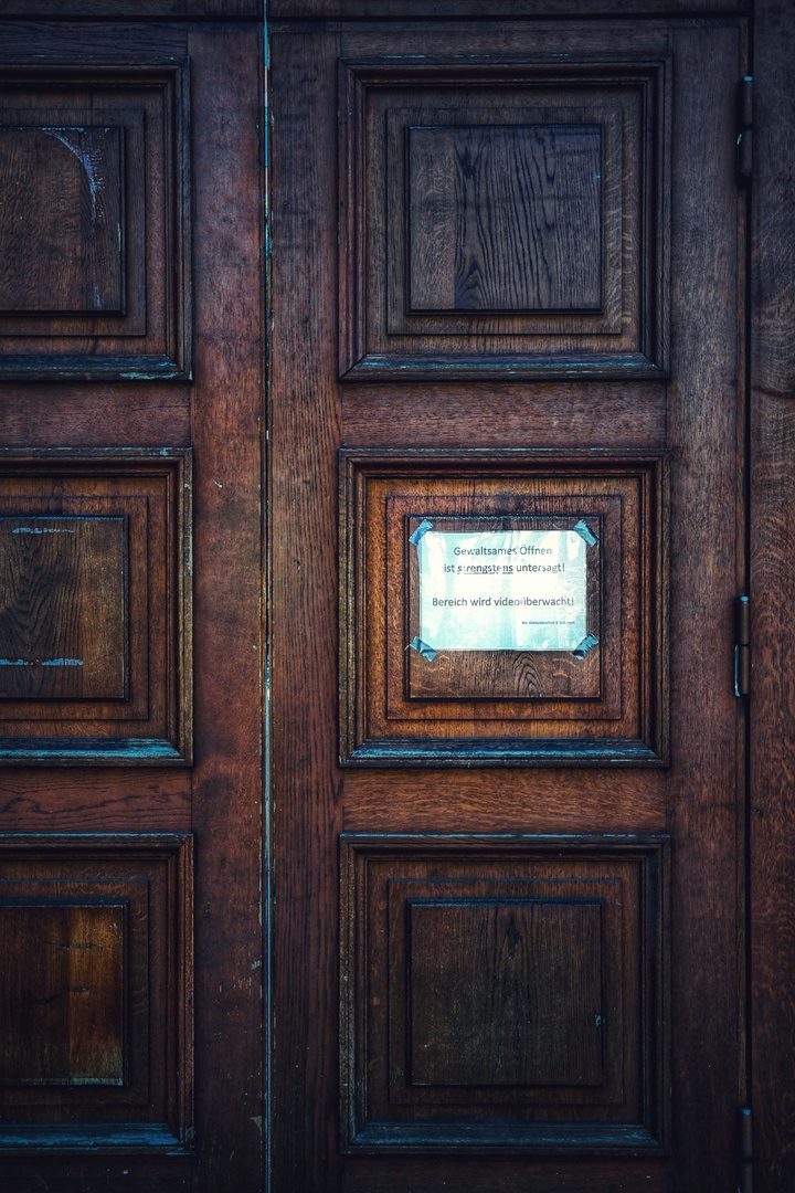 Strictly prohibited (Doors and gates 154)