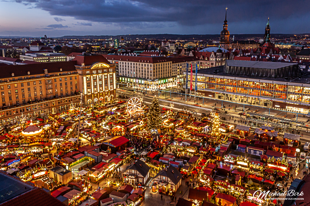 Striezelmarkt Dresden zur Blauen Stunde