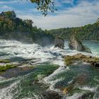 Strömendes Wasser am Rheinfall