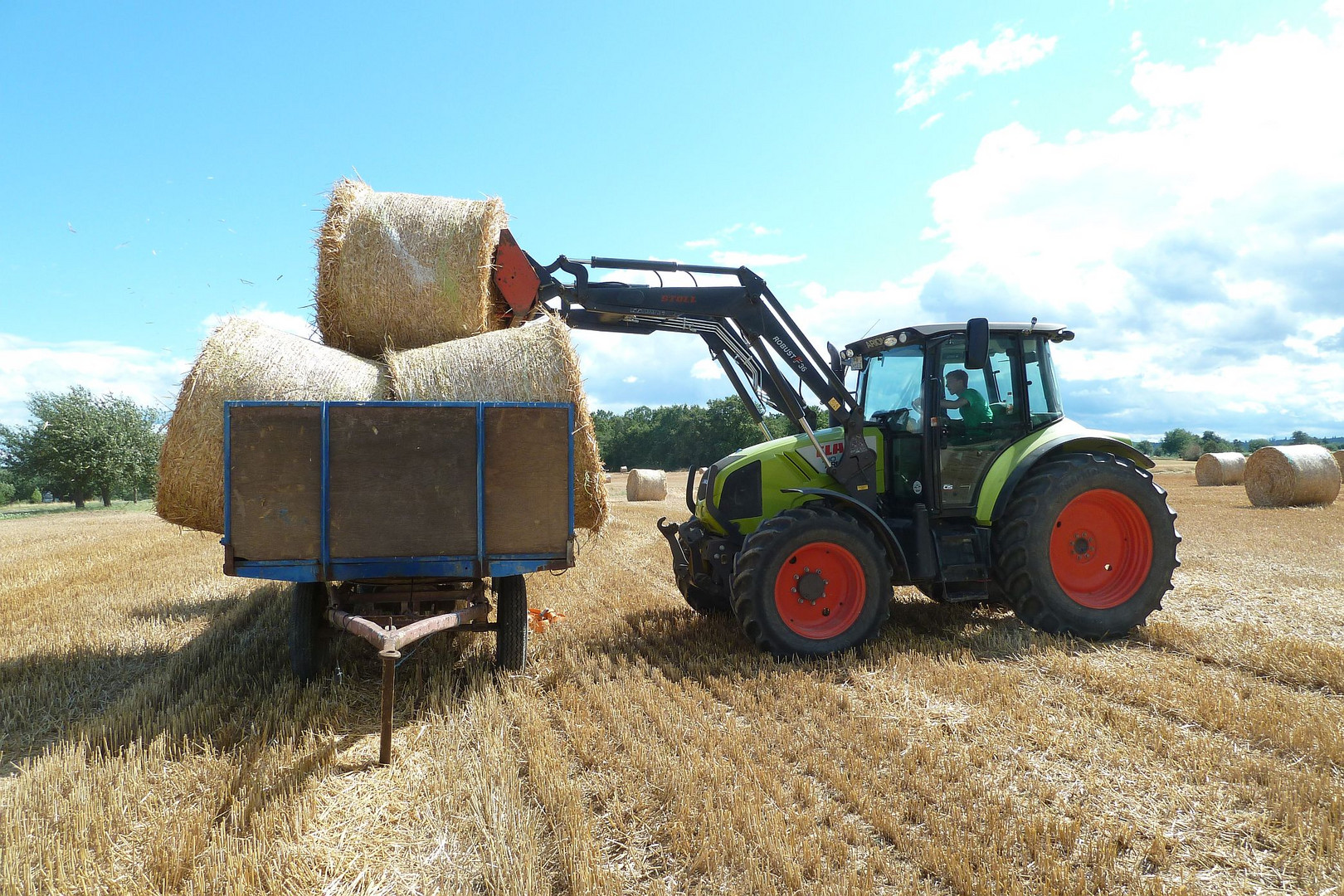 Stroh vom Feld holen (25.07.2015)