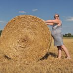 Strohballen gegen Babybauch...