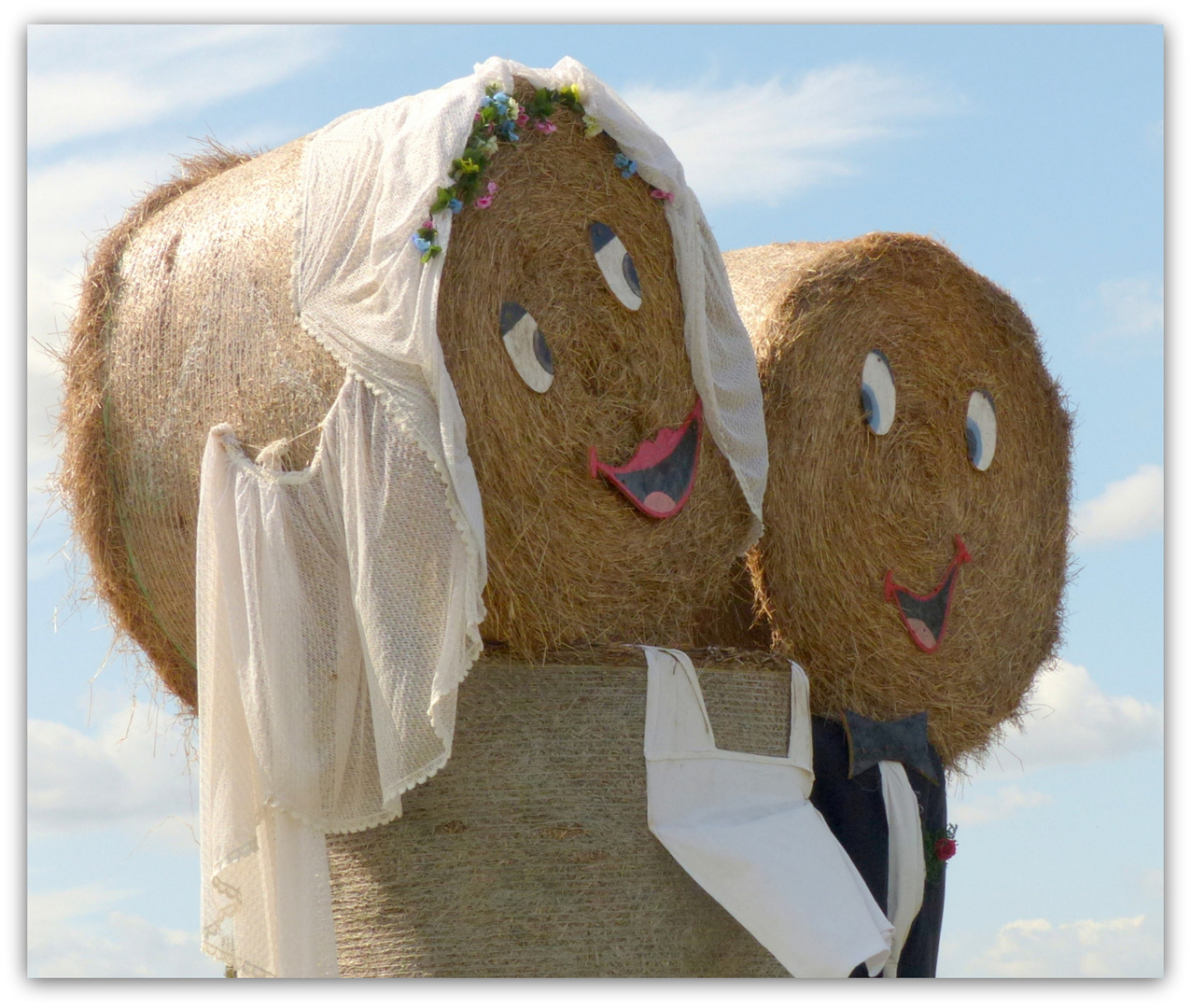 " STROHBALLEN - HOCHZEIT "