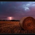 Strohballen im Gewitter