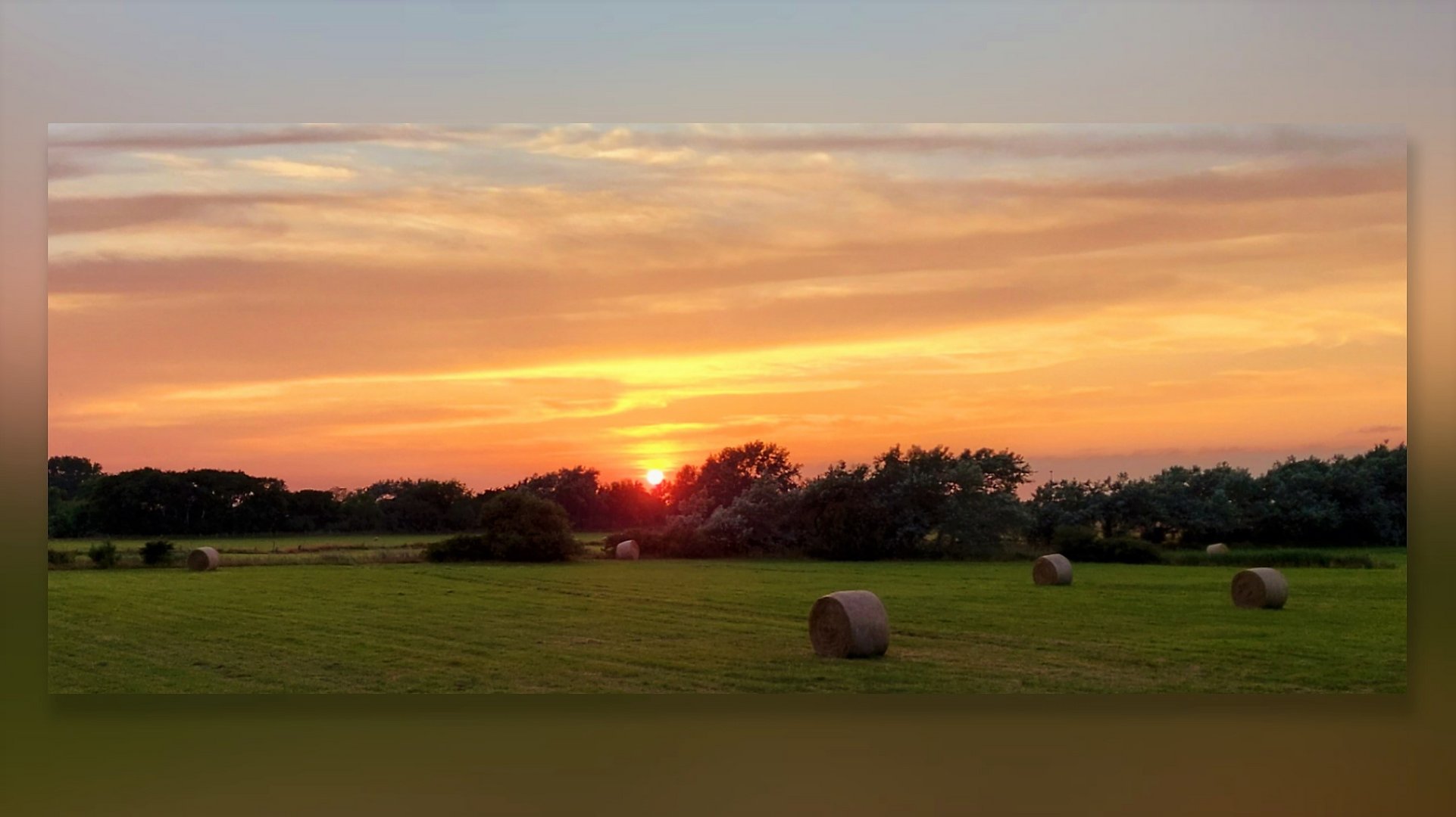 ... Strohballen im Sonnenuntergang...