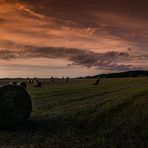 Strohballen in der Abendsonne