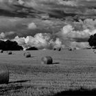 Strohballen mit Wolken 