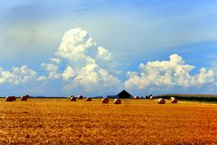 Strohballen und Wolken _2