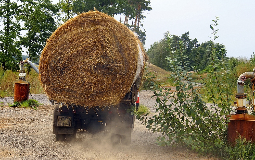 Strohballentransporter