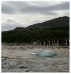 * Strokkur .... die Sekunde davor * . . . Iceand 07