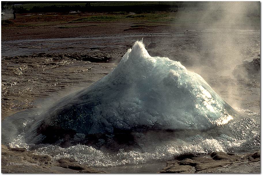 Strokkur - rising ....