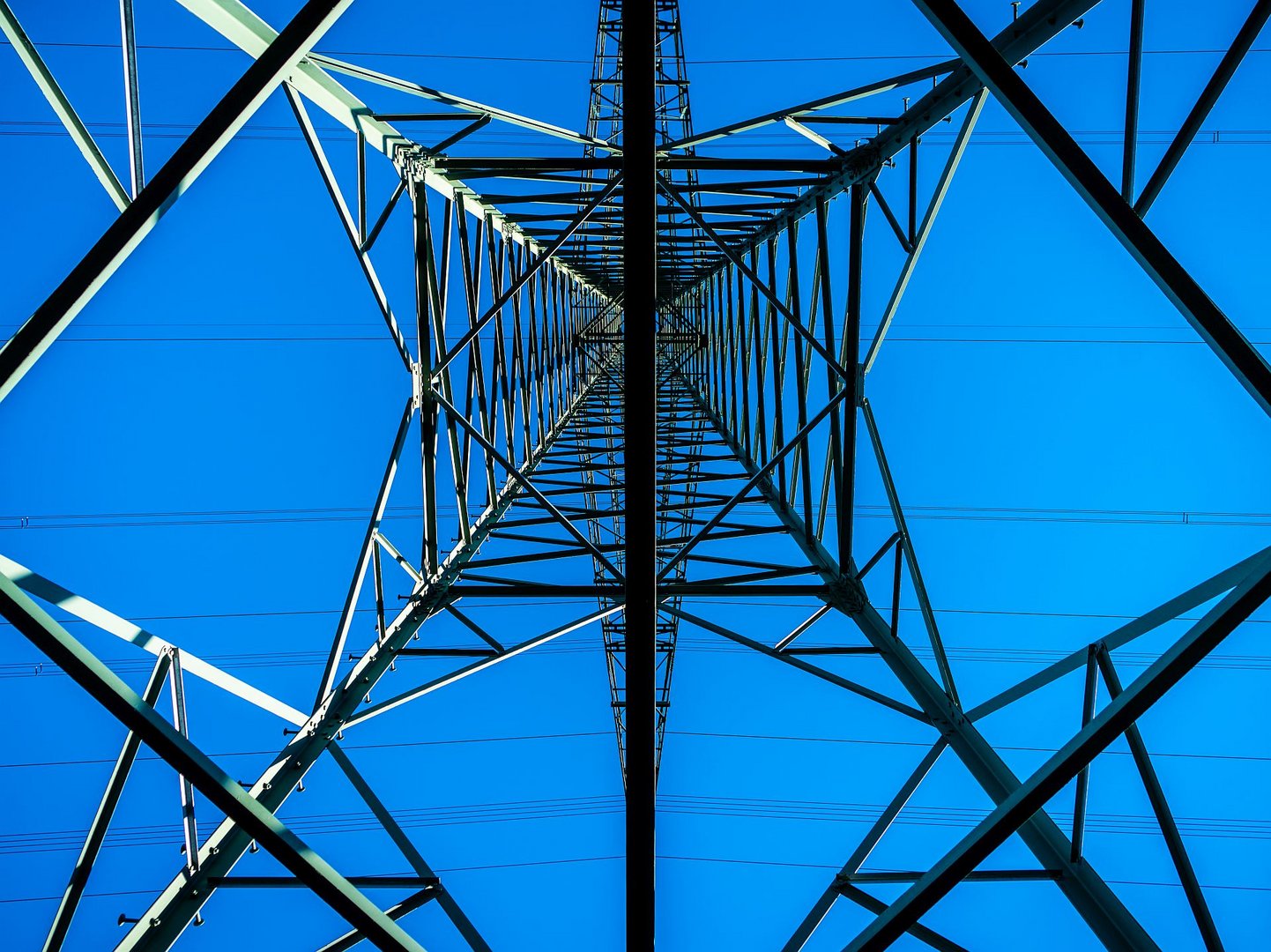 Strom Foto Bild Industrie Und Technik Energietechnik Hochspannungsmasten Bilder Auf Fotocommunity