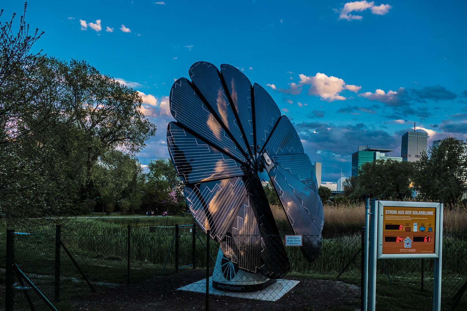 Strom aus der Solarblume im Donaupark