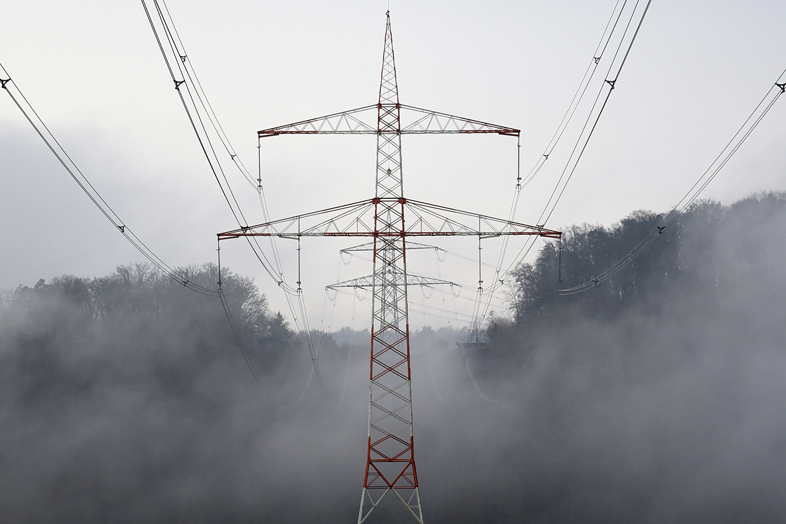 Strom im Nebel