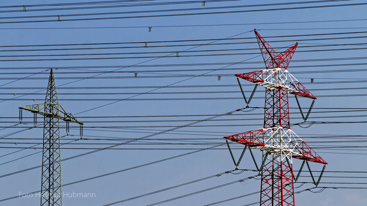 STROM MUSS SEIN. ABER KEINE LEITUNG ZWISCHEN MEINE GARTENZWERGE UND DEN HORIZONT