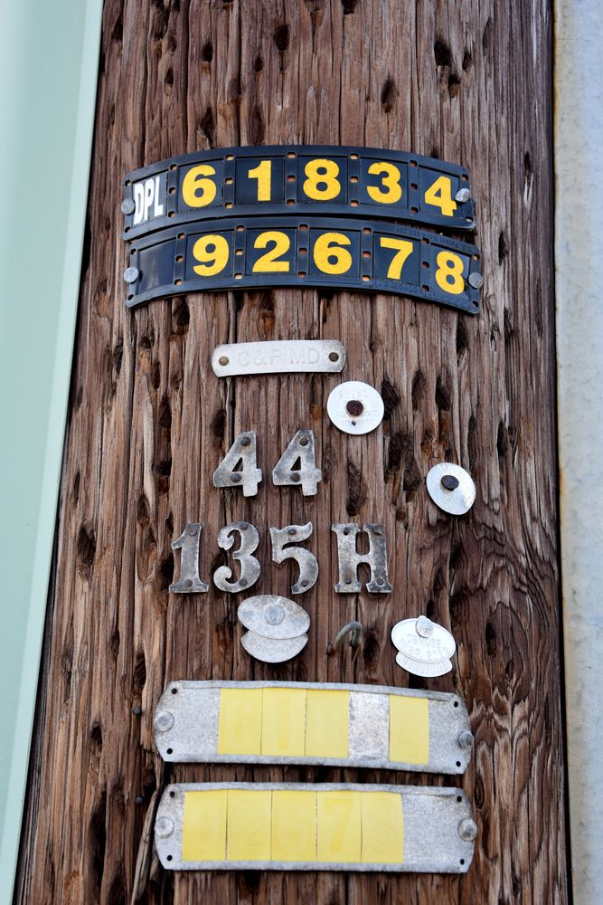 Strom- und Telefonleitungsmast in Ocean City, USA