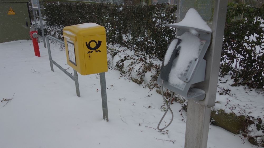 Strom, Wasser, Briefe, Telefon