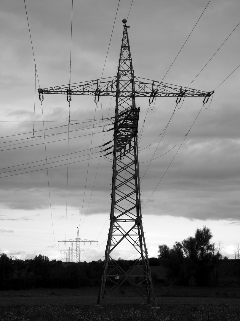 Strom zieht durch die Landschaft