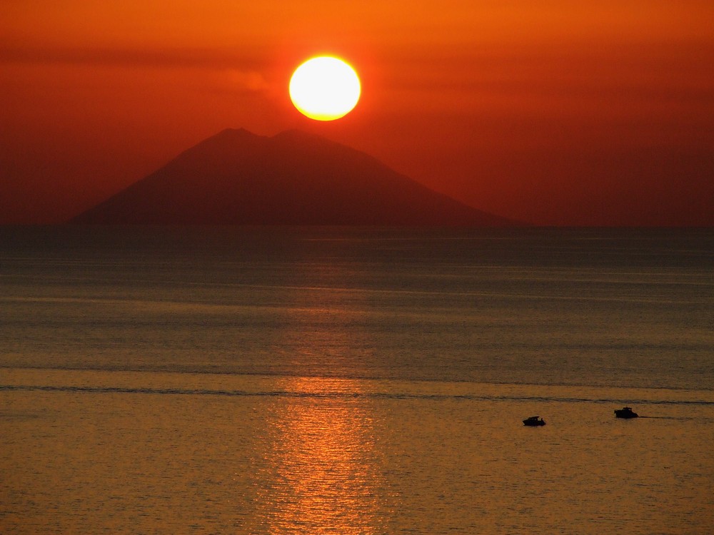 Stromboli al tramonto