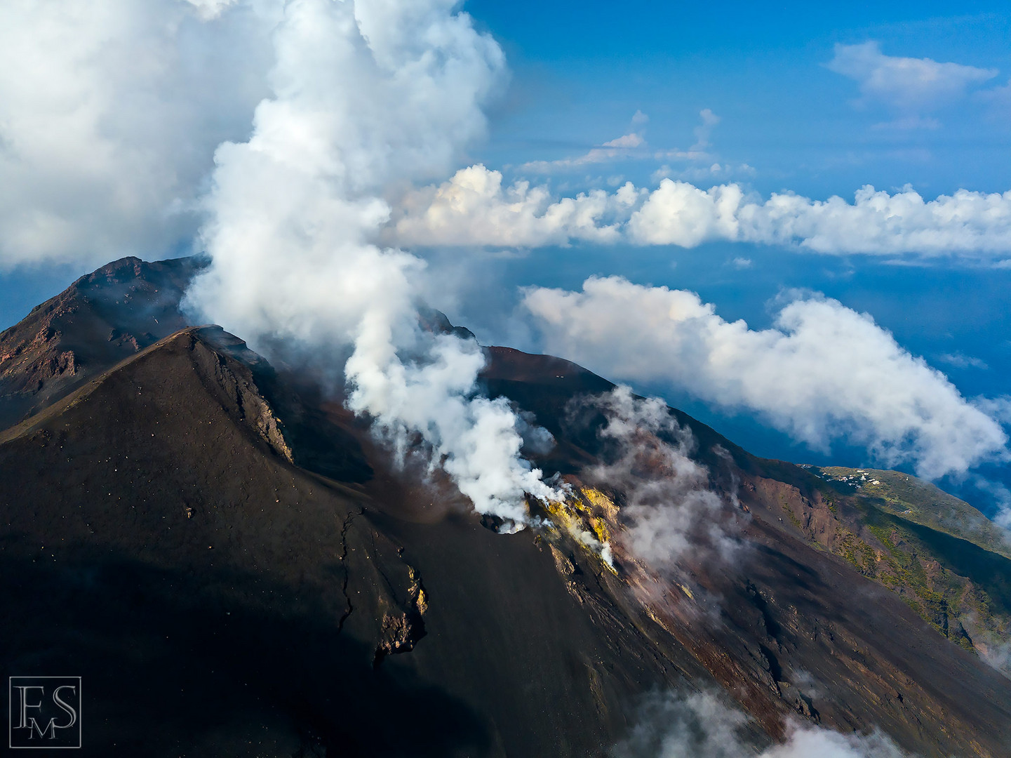 Stromboli Krater aus der Luft