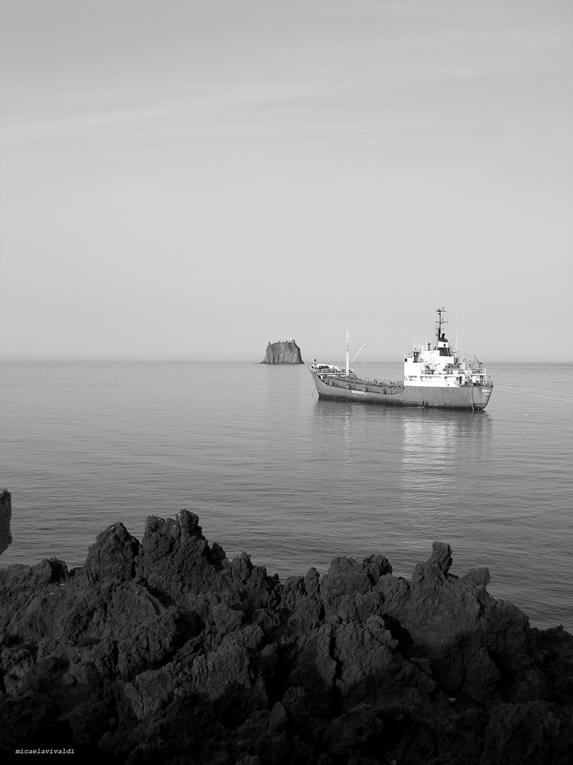 Stromboli: nave dell'acqua potabile