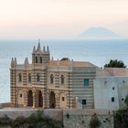 Stromboli und Sanctuary of Saint Mary 'dell'Isola di Tropea