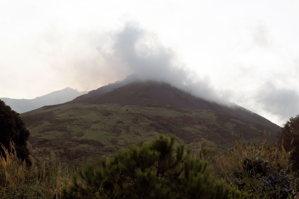 Stromboli Vulkan rauchend