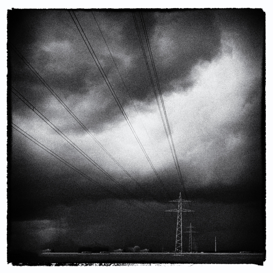 < Strom.Leitungen >