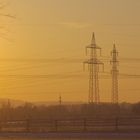 Stromleitungen im Sonnenuntergang