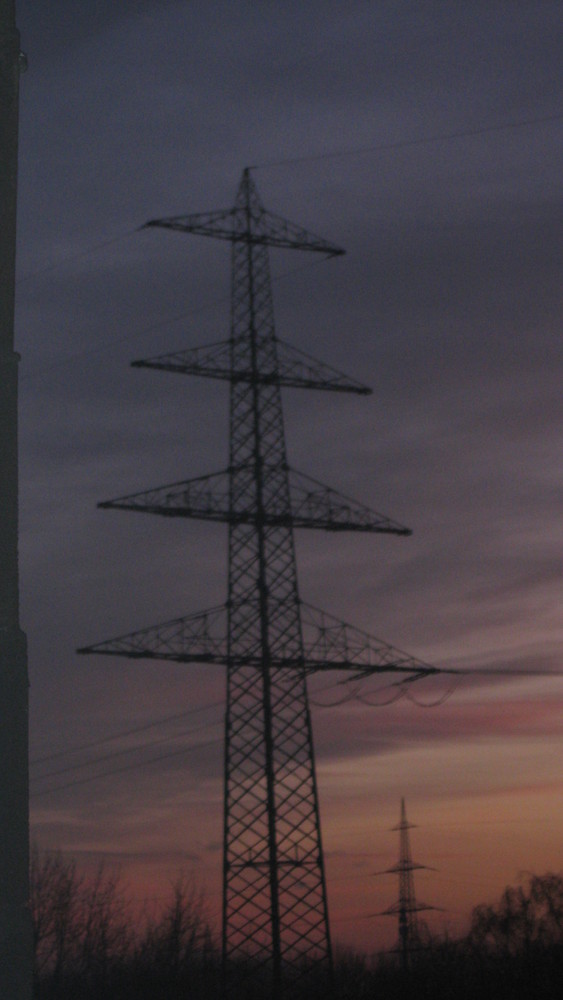 Strommast beim Sonnenuntergang