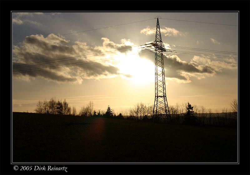 Strommast im Sonnenuntergang