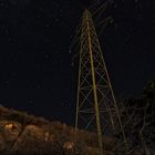 Strommast in der Nacht