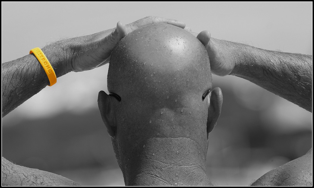 Strong-Man...! Wassertropfen nach der Erfrischung im Meer... (Colorkey) von Fotofieber 